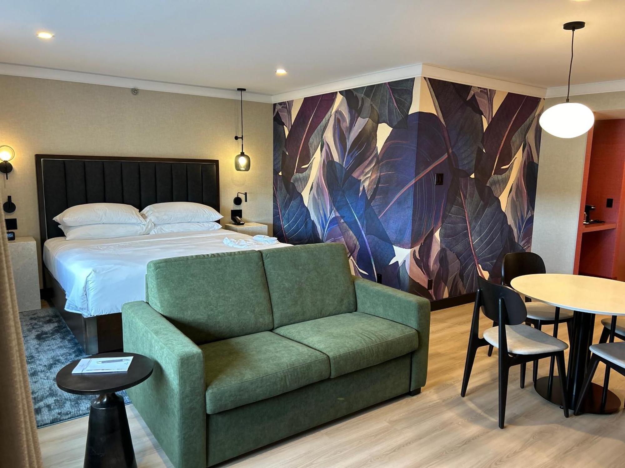 Sheraton Laval Hotel Exterior foto